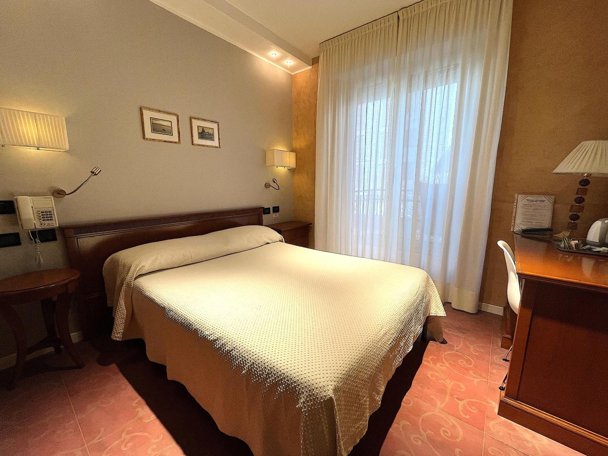Regina Hotel 3*
